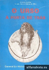 O urso � porta de tr�s