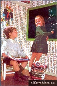 Postal Antigo - Meninos na Escola